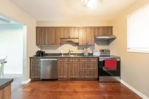 4 BR Executive Town home, Indoor Pool, close to shopping, restaurants, and parks - Image 5