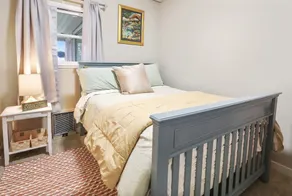 Cheerful family home 1/2 mile from downtown - Image 4