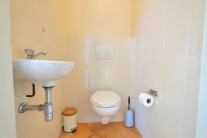 Cozy spacious house with fireplace. Walking distance from the beach - Image 4