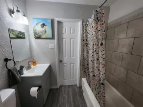 Luxury Apartment Suite 6 - Image 2