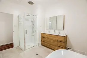 Merindah • Pet-Friendly • Central 4BDR for 10 - Image 5