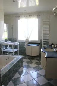 Large country house - Image 2