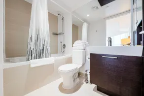 Family Size 2 Bedroom 2 Bathroom Suite w. 3 TVs and Balcony - Image 5