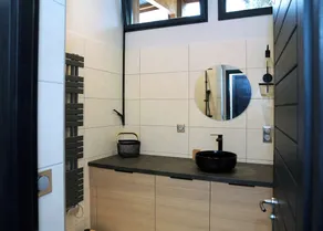 Eco-cottage with private spa - Image 3