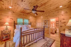 Charm 2 BR Log Home - Super vues, acc��s pavé, spa, privé et WIFI - Image 4