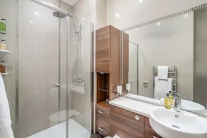 A central spot to explore Windsor in a beautiful, well-appointed apartment. - Image 2