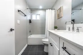 Stylish 1BR Urban Retreat - Image 4