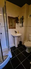 AMAZING 5 BEDROOM HOUSE FOR 9 - Image 4