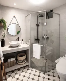 Luxury Apartment in Tranquil Inner City Location - Image 4