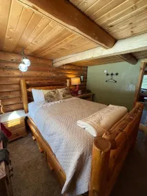 Rustic Clam, a family friendly and dog friendly cabin with fenced in back yard. - Image 5