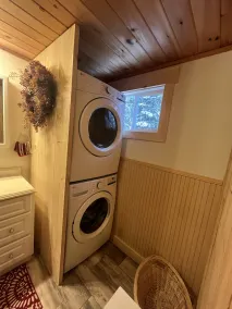 Cozy Chalet near Saddleback Mountain & Downtown Rangeley - Image 4