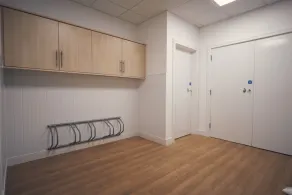 Modern One Bedroom Apartment - Image 4
