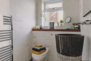 The Curlews - Waterside, boutique home with 10 person spa - Image 4