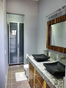 Bella 2 camere da letto, oltre a un letto a soppalco matrimoniale, 2. 5 bagni, piscina privata e cortile - Image 3