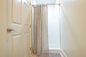 NEW Renovated Home Mile from Mercedes Benz - Image 4