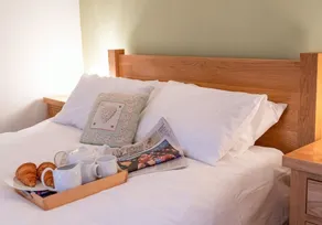 Beautiful cottage with breathtaking views! Sleeps 3 & 1 dog, w/ WiFi & pub nearby! - Image 3