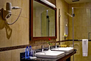 Magna Hotel and Suites - Image 2