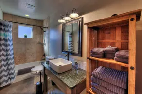 Luxurious 3 bedroom, 2 bathroom townhome. Sleeps 7, panormic views of red rocks. - Image 5