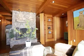 White Mountains - Magnificent & Private Lakefront Lodge - Image 2