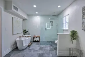 Walk to Restaurants: Sarasota Home w/ Lanai! - Image 2