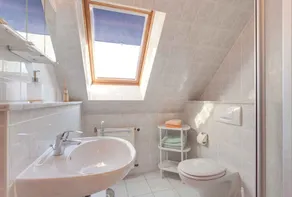 Holiday apartment with large garden and campfire area - Image 2