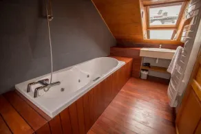 Chalet Clearmount with Spa - Image 4