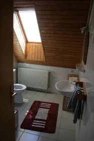 Bright, friendly apartment with balcony for rent - Image 2