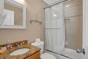 3 Bed / 2. 5 Bath Home - 6 sovepladser, Amazing Views, Finest Location Boat Slip! - Image 2