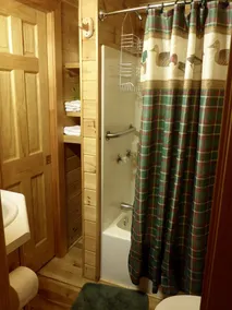 Cozy private rustic Cabin with Ac hot tub & sauna cottage. - Image 5