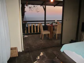 EMERALD ABODE Romantic, Private, Huge Ocean Views. Affordable nightly rates. - Image 5