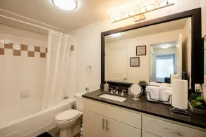 COMFY(Private Unit)5-miles away from Airport 2BR/1BA right near the Heart of ATX - Image 4