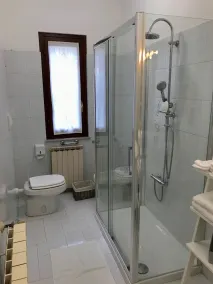 90m² de conforto a poucos passos do lago no centro histórico de Suna - Image 2