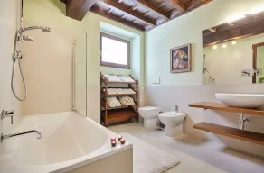 Fantastisk egendom i en privat XVII-tal Borgo med pool och pool-hus. - Image 2