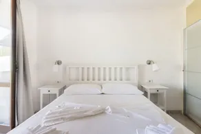Apartment with private garden and pool - Image 4