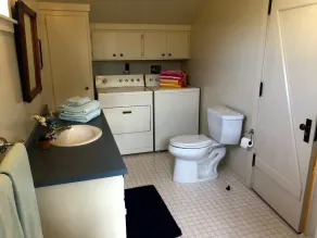 Adorable Seabright Bungalow - Steps to the Beach! - Image 3