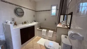 Independent studio in villa with swimming pool. Private Jacuzzi, 40 minutes from the beach - Image 3