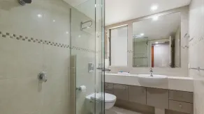 Luxury Riverfront Apartment - Image 2