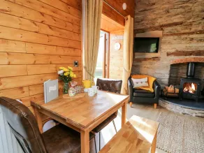 TEGFAN BARN, romantic, character holiday cottage in Rhayader - Image 5