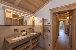 Slopeside Mountain House With Hot Tub - Image 2