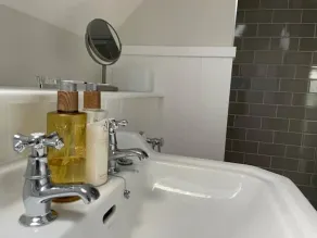 Little Thistle Apartment - Image 4
