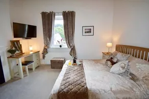 Charming Riverside Cottage in Bradwell, Central Peak District, 4 Guests - Image 3