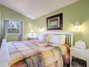 Cherokee Ridge 5 - Charming Pet Friendly Cottage in the Woods - Image 3
