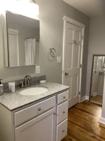 Cozy Cottage walking distance to Downtown! - Image 5