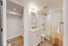 Branford Private Home - Seasonal Pool, beachside community, close to shopping, dining, town - Image 2