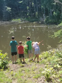 Less than 1 mile from Dale Hollow State Park Marina. Private pond for fishing. - Image 2