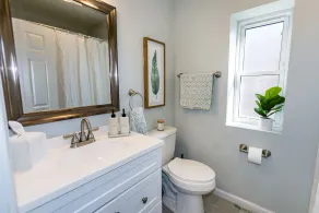Safe Quiet Neighborhood! Clean and Cozy Family Friendly 2 bd w/ Large Deck! - Image 3
