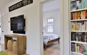 Mid island oasis! 3-bedroom, 4 bath in the middle of “second downtown” - Image 5
