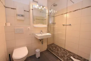 Komfortabel Modernisiertes 2-raum-appartement im Erdgeschoss Haus LUV - Image 3