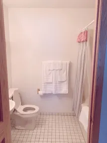 6 Bedroom Home in Gods Country - Image 4
