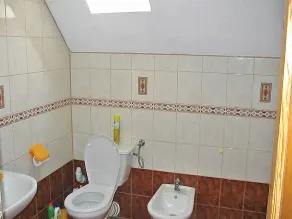 Attraente casa con terrazza, barbecue e giardino - Image 3